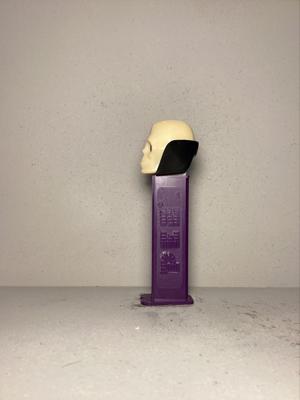 Halloween- Skull B - Holiday pez collectible - Main Image 4