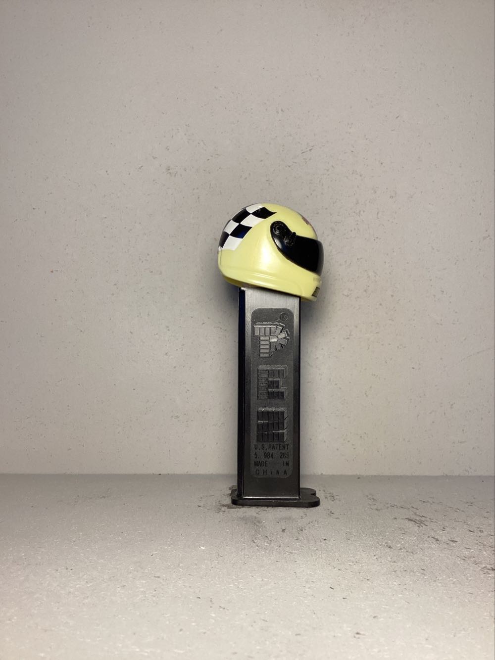 Nascar- Helmets - Sports pez collectible - Main Image 2