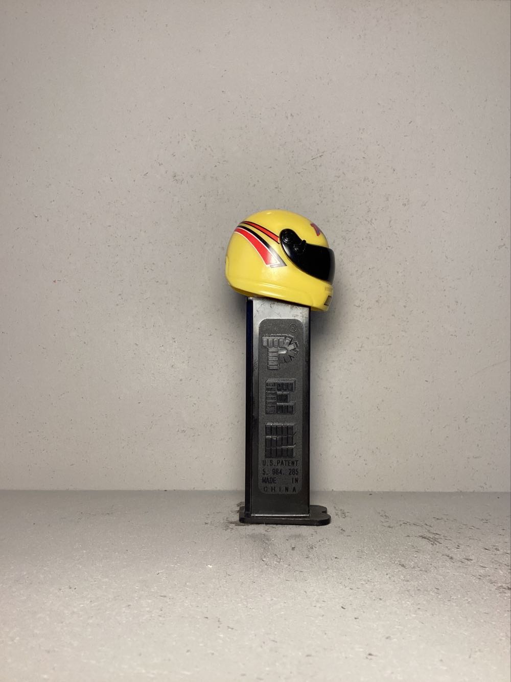 Nascar- Helmets - Sports pez collectible - Main Image 2