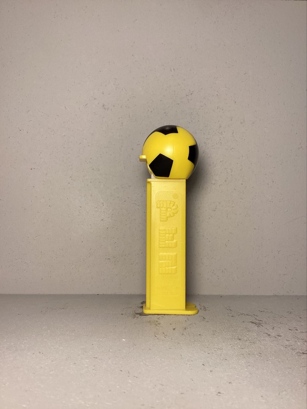 Soccer- Football Club (European Soccer- German) - Sports pez collectible - Main Image 2