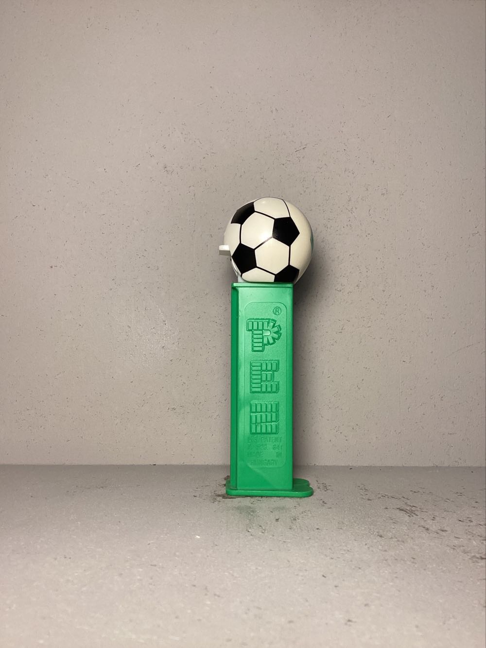 Soccer- Football Club (European Soccer- German) - Sports pez collectible - Main Image 2