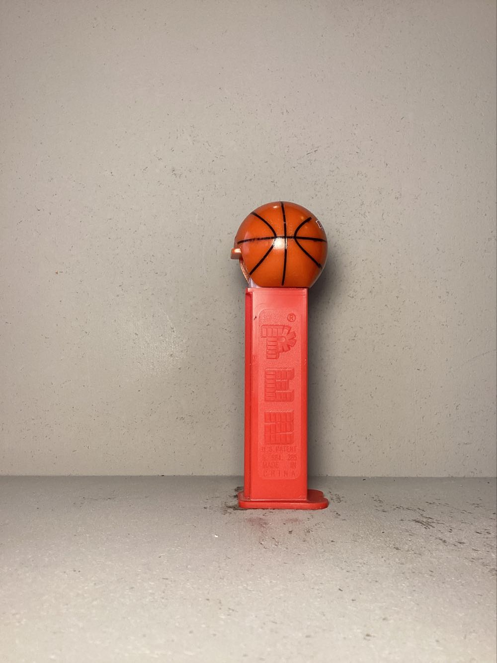 Basketball- NCAA College Basketball - Sports pez collectible - Main Image 2