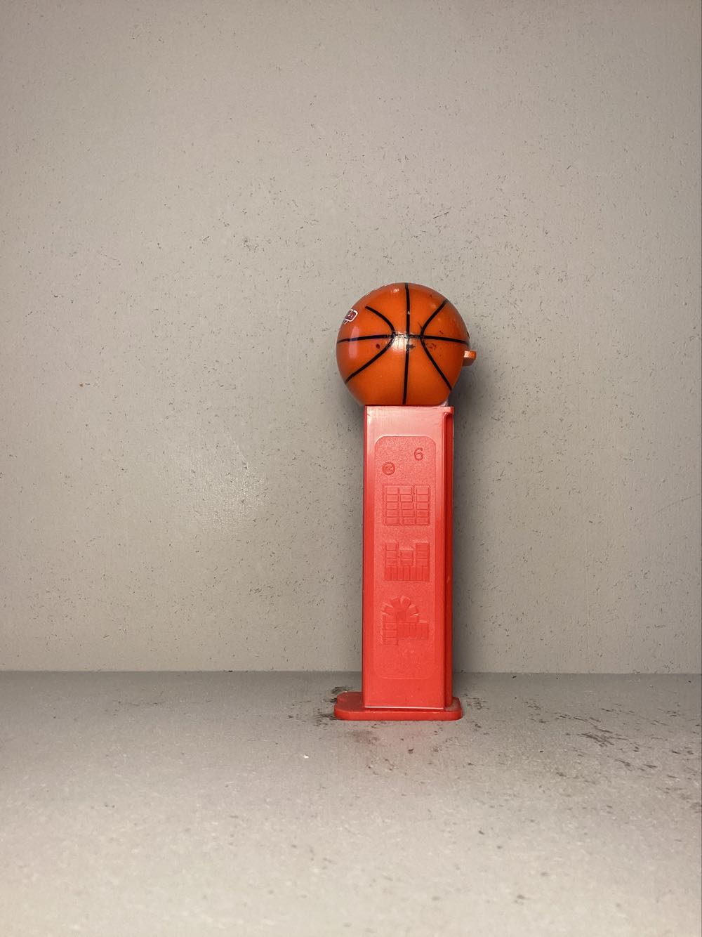 Basketball- NCAA College Basketball - Sports pez collectible - Main Image 4