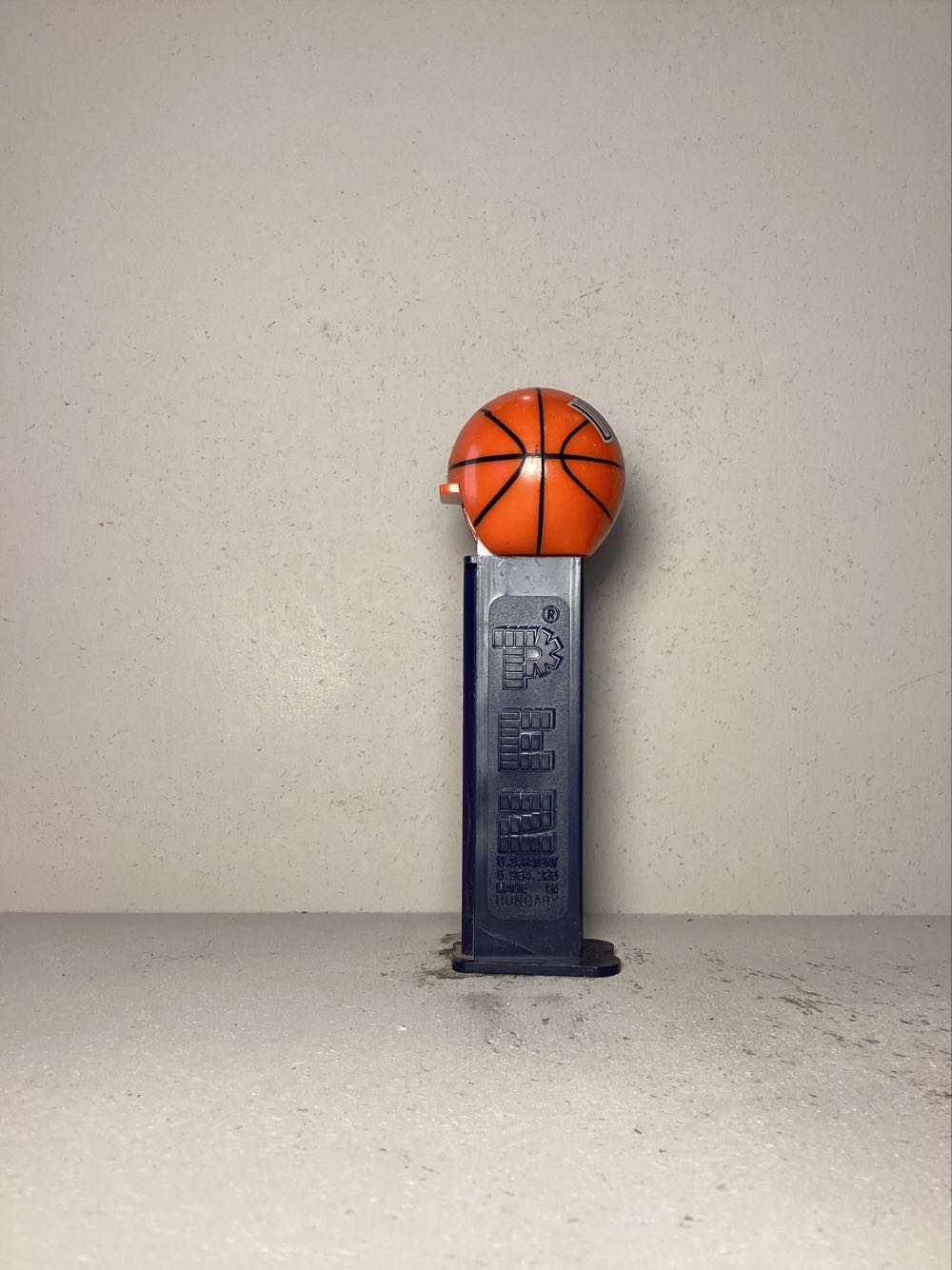 Basketball- NCAA College Basketball - Sports pez collectible - Main Image 2