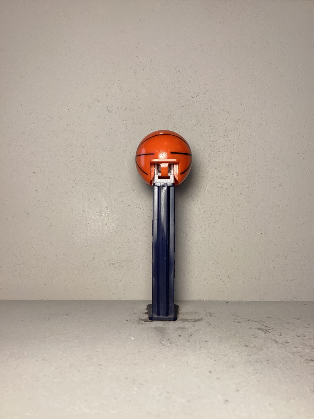 Basketball- NCAA College Basketball - Sports pez collectible - Main Image 3