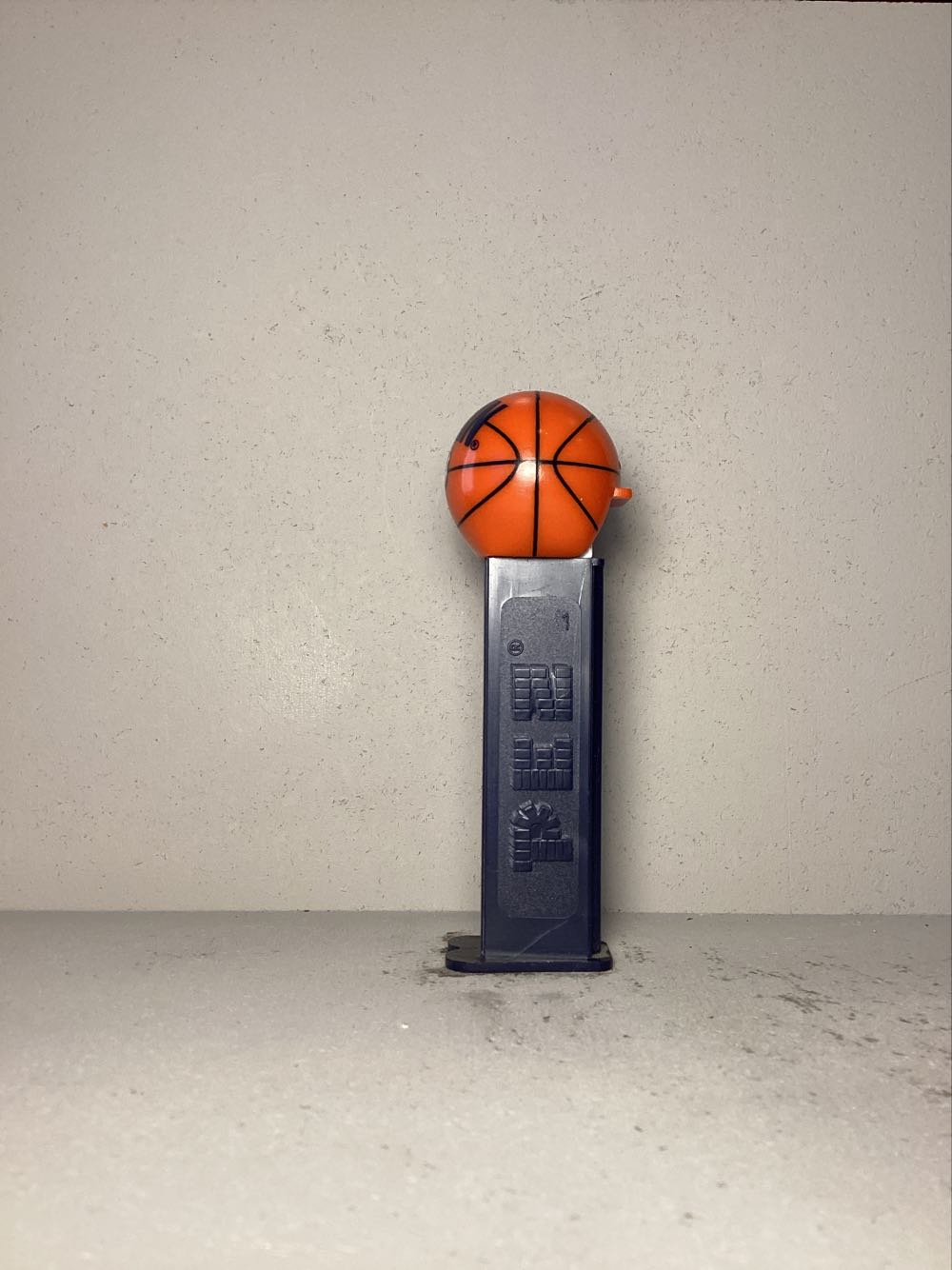 Basketball- NCAA College Basketball - Sports pez collectible - Main Image 4
