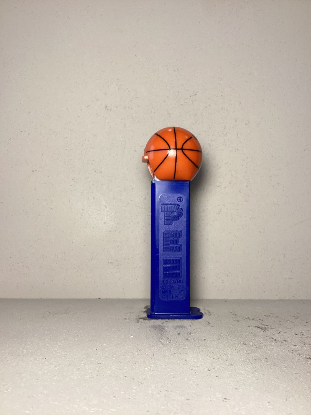 Basketball- NCAA College Basketball - Sports pez collectible - Main Image 2