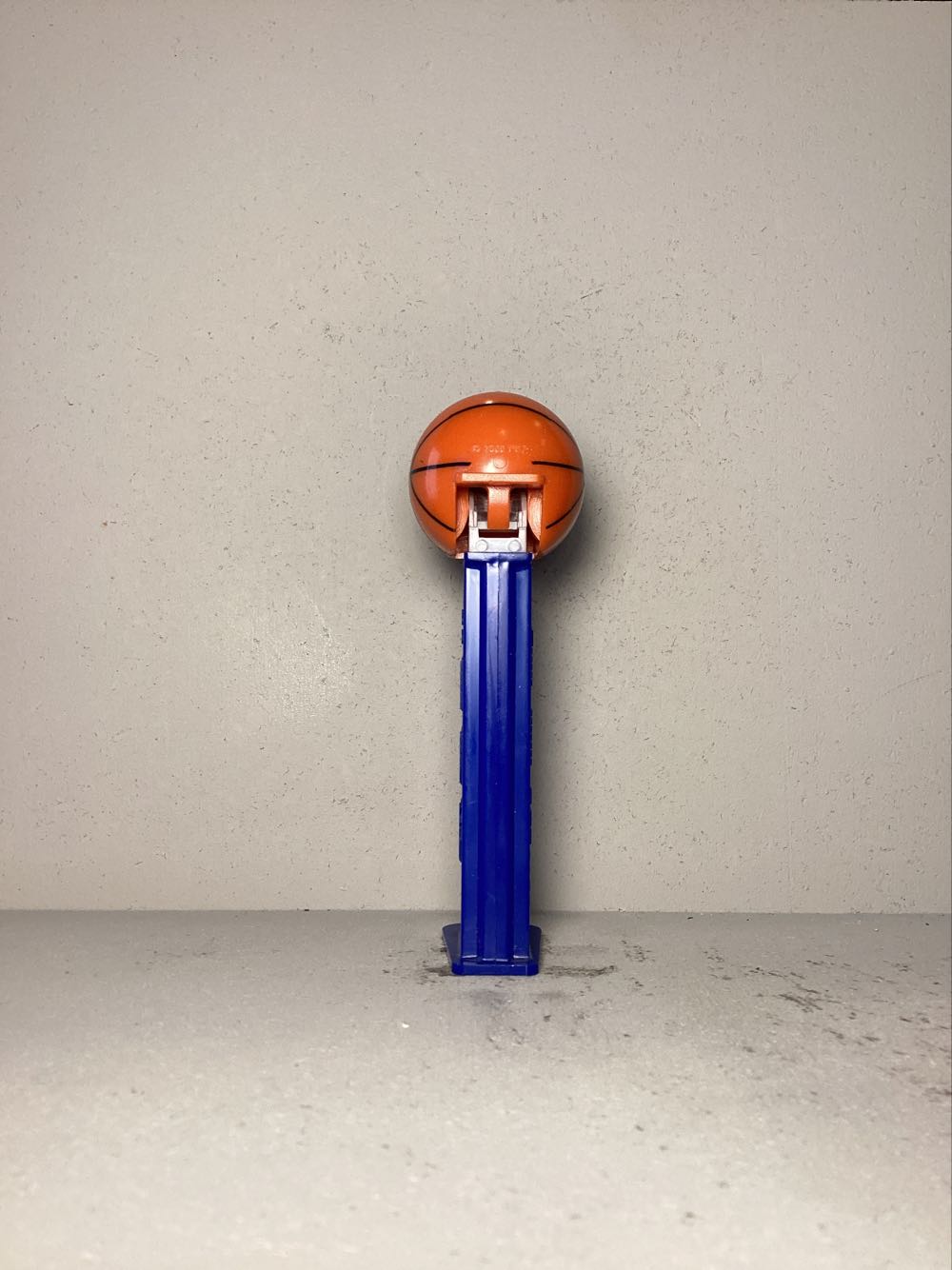 Basketball- NCAA College Basketball - Sports pez collectible - Main Image 3