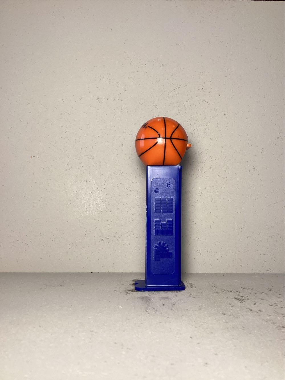 Basketball- NCAA College Basketball - Sports pez collectible - Main Image 4