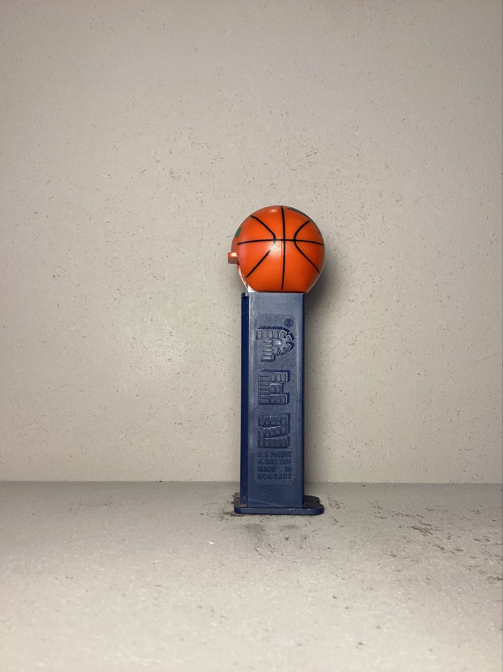 Basketball- Promotions- Basketball - Sports pez collectible - Main Image 2