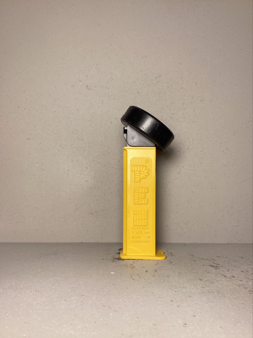 Hockey- NHL Hockey- Hockey Puck - Sports pez collectible - Main Image 2