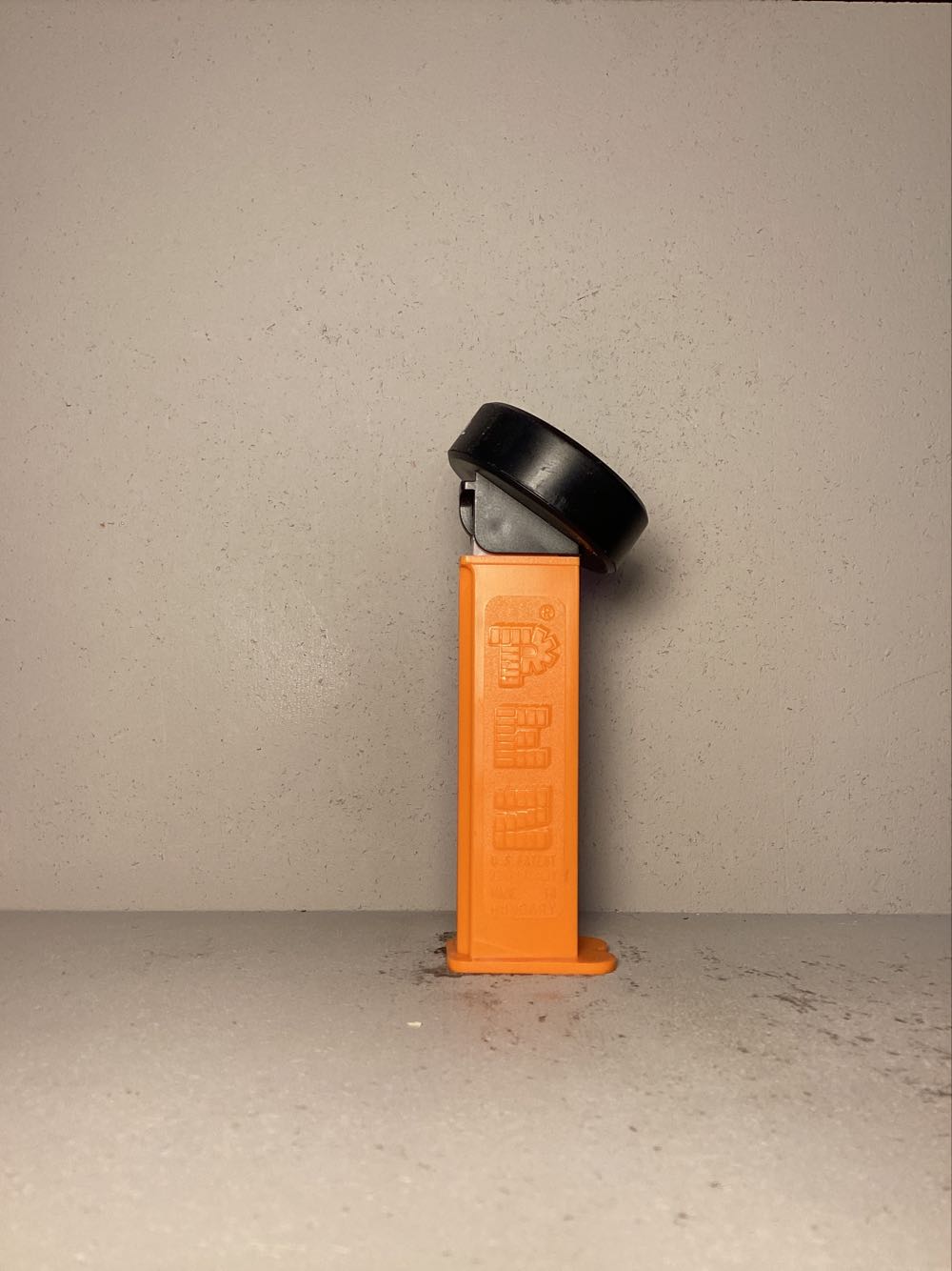 Hockey- NHL Hockey- Hockey Puck - Sports pez collectible - Main Image 2