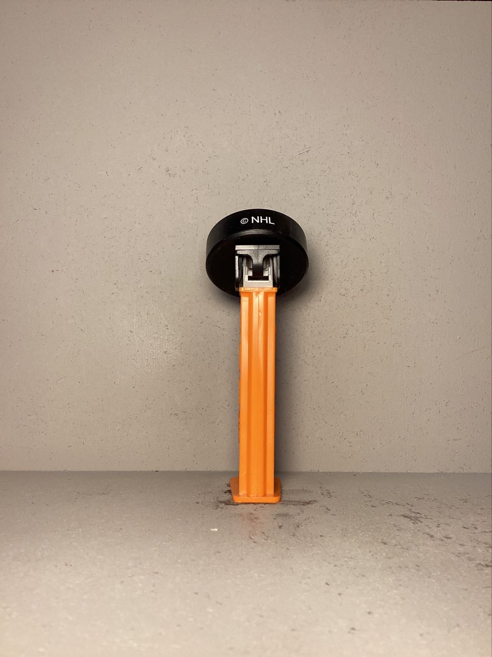 Hockey- NHL Hockey- Hockey Puck - Sports pez collectible - Main Image 3