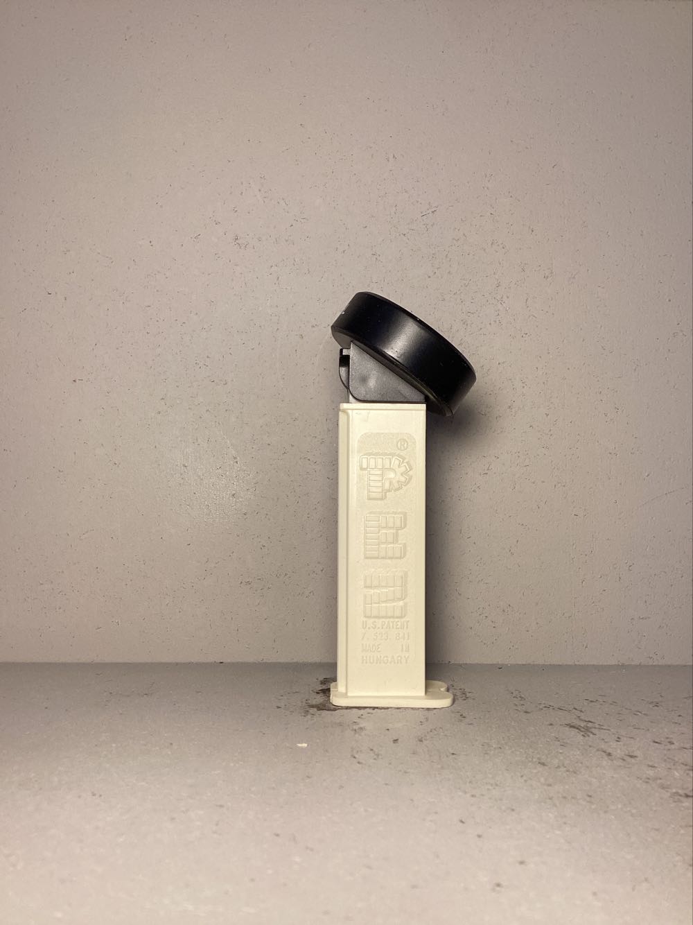 Hockey- NHL Hockey- Hockey Puck - Sports pez collectible - Main Image 2