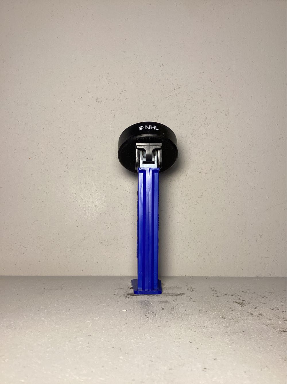 Hockey- NHL Hockey- Hockey Puck - Sports pez collectible - Main Image 3