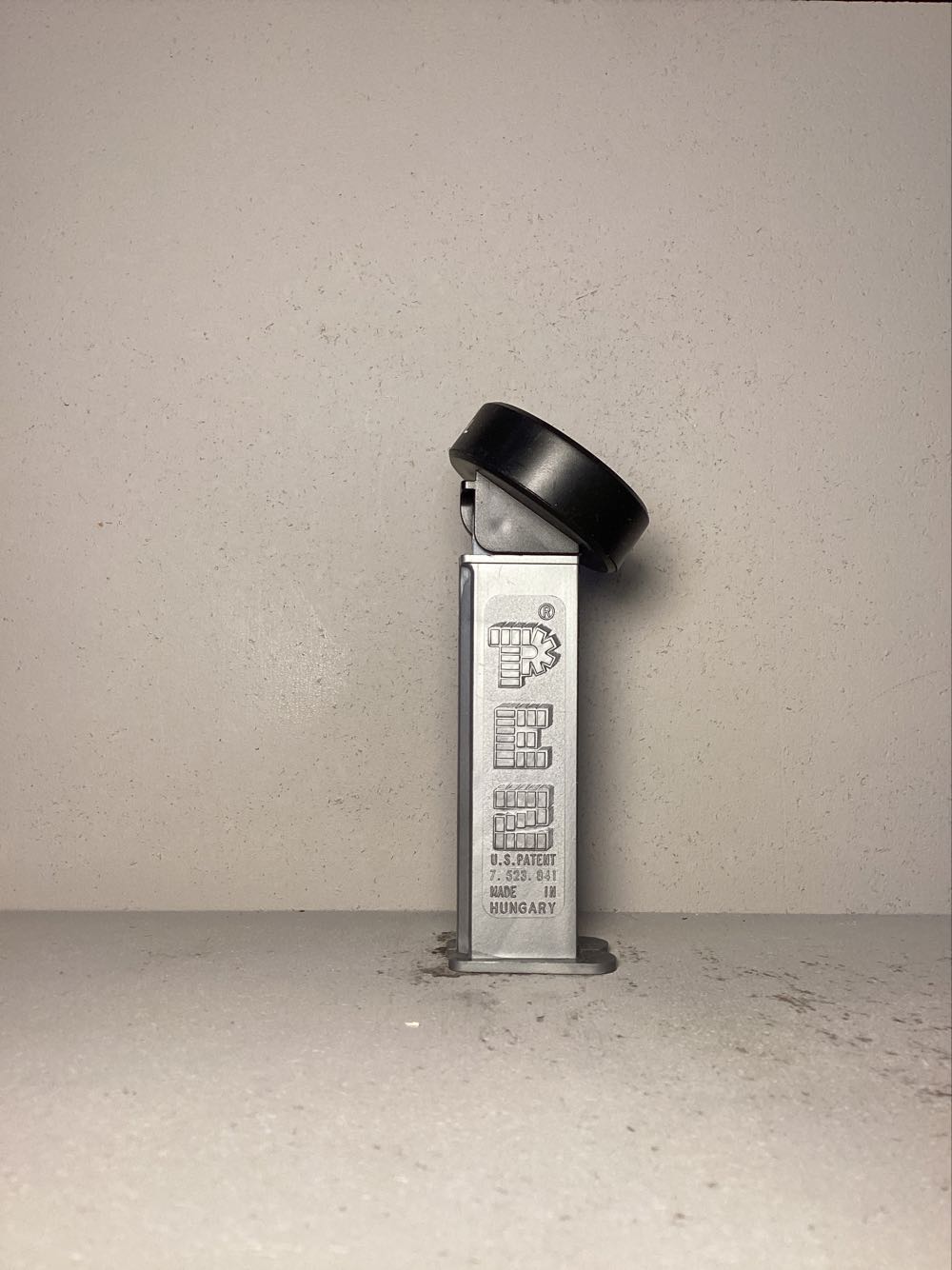 Hockey- NHL Hockey- Hockey Puck - Sports pez collectible - Main Image 2