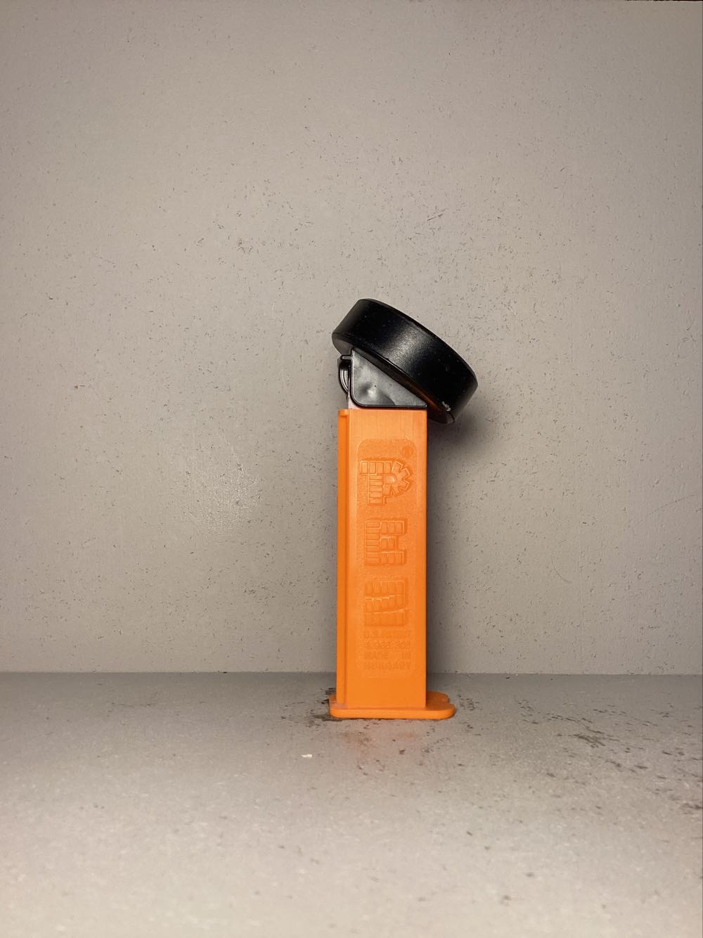 Hockey- Miscellaneous Pucks - Sports pez collectible - Main Image 2