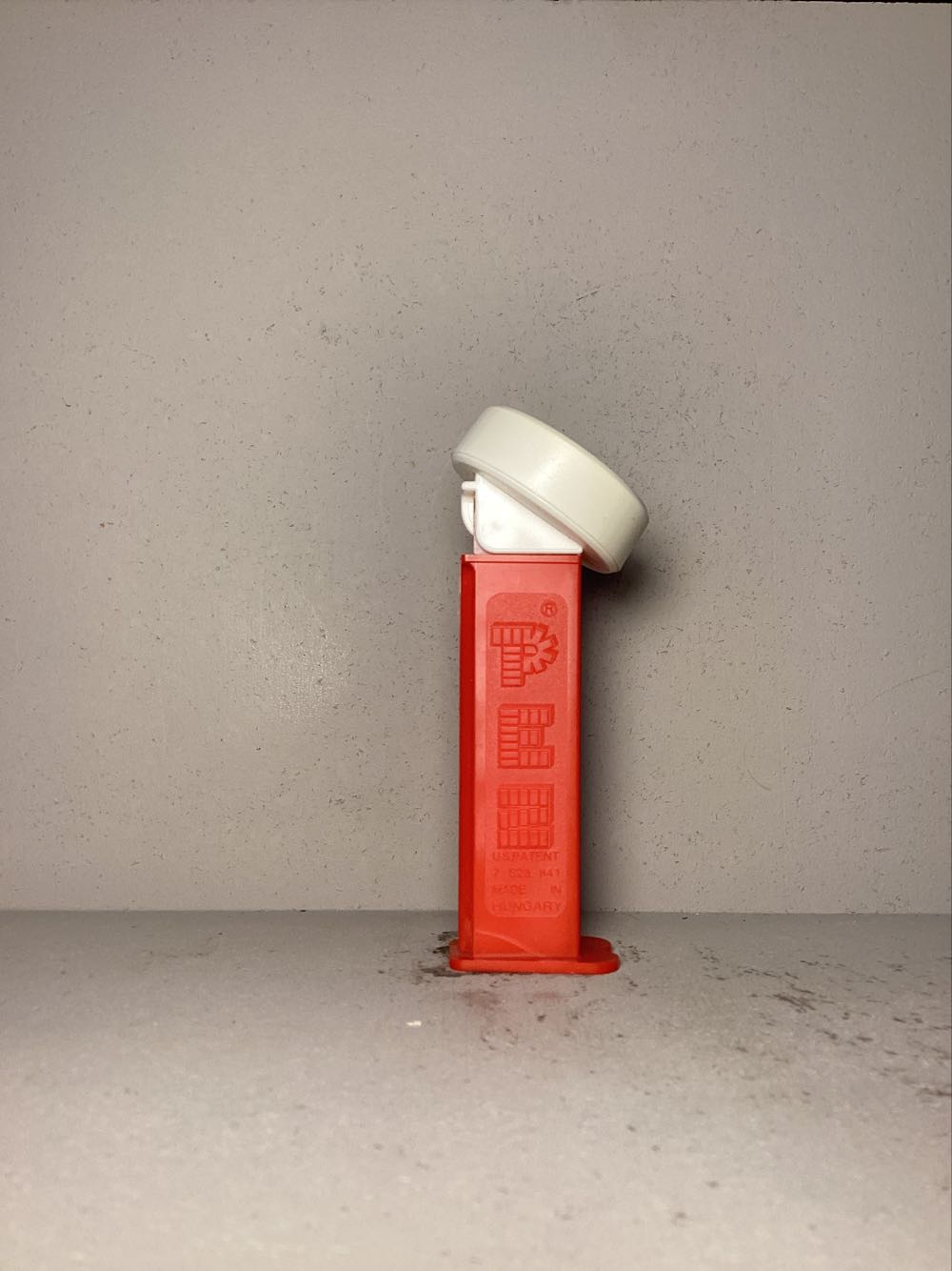 Hockey- Miscellaneous Pucks - Sports pez collectible - Main Image 2