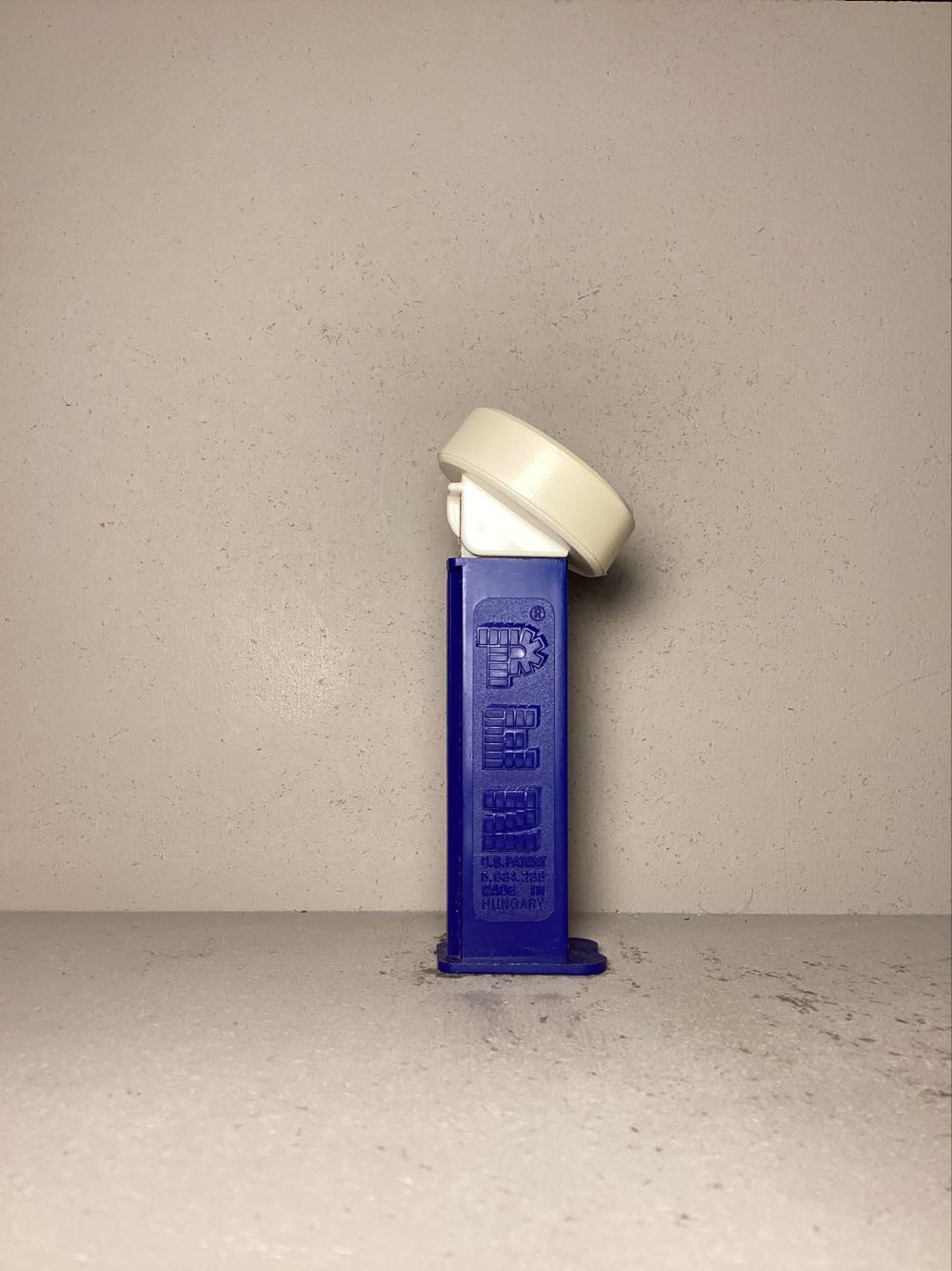 Hockey- Miscellaneous Pucks - Sports pez collectible - Main Image 2