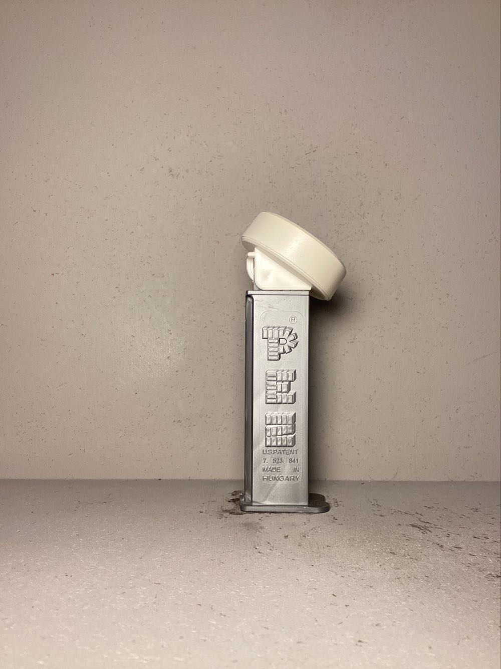 Hockey- Miscellaneous Pucks - Presidents pez collectible - Main Image 2