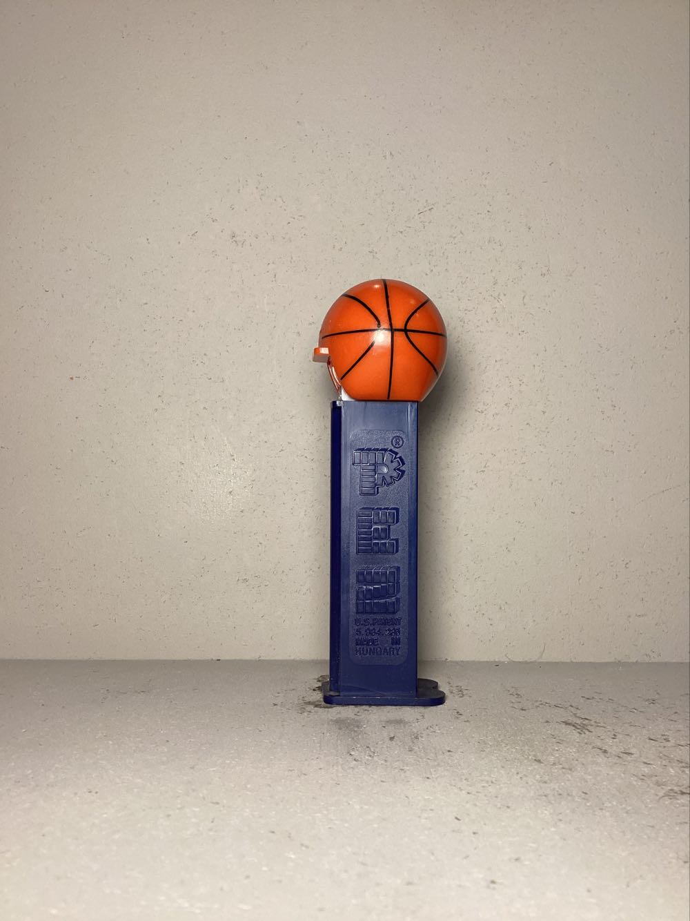 Basketball- NCAA College Basketball - Sports pez collectible - Main Image 2