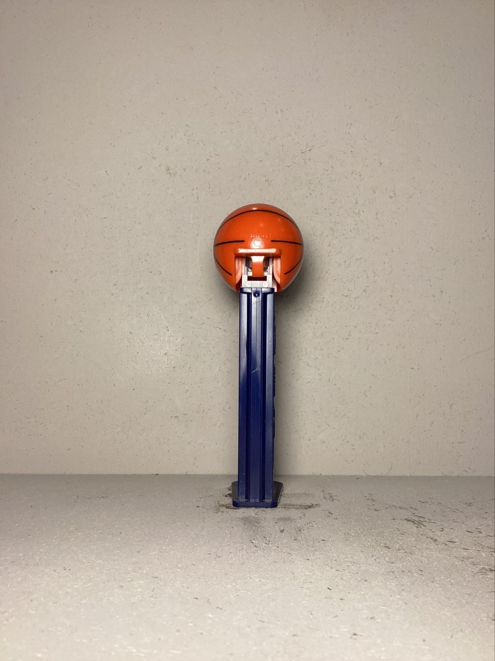 Basketball- NCAA College Basketball - Sports pez collectible - Main Image 3