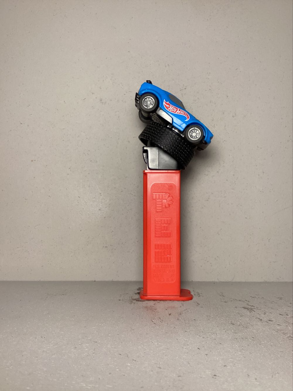 Mattel Hot Wheels, Pull & Go Cars - Licenced Characters pez collectible - Main Image 2