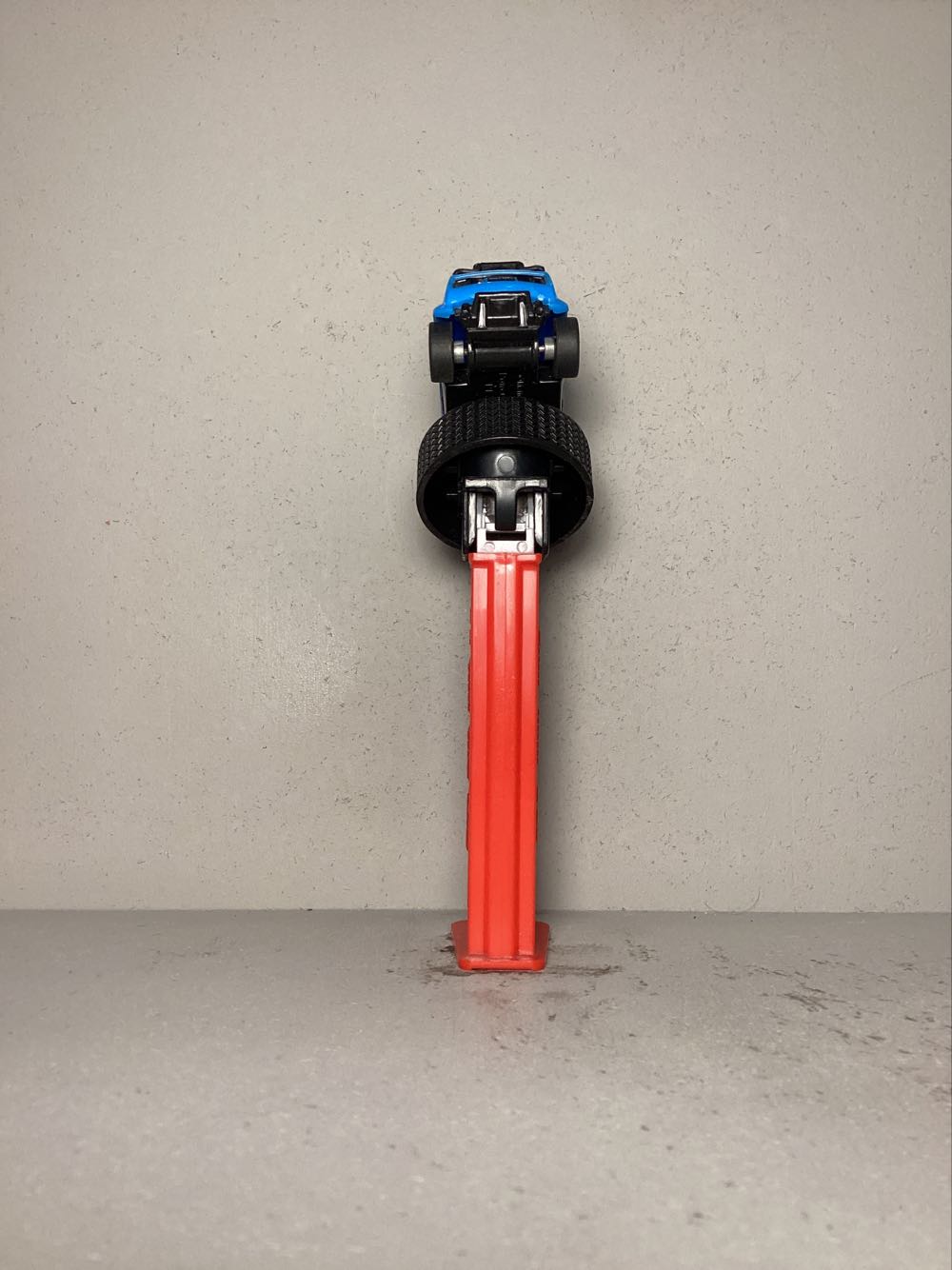 Mattel Hot Wheels, Pull & Go Cars - Licenced Characters pez collectible - Main Image 3