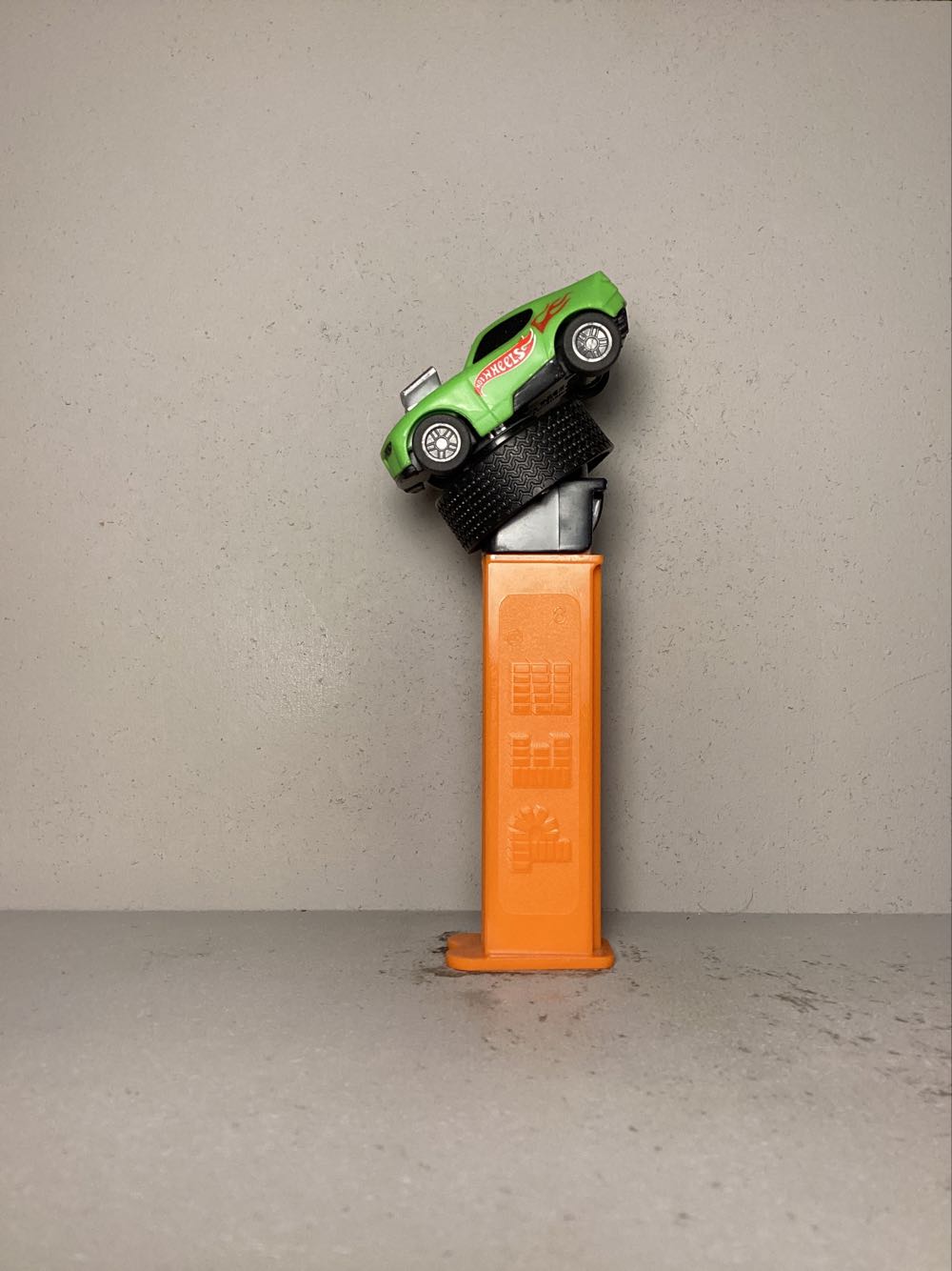 Mattel Hot Wheels, Pull & Go Cars - Licenced Characters pez collectible - Main Image 4