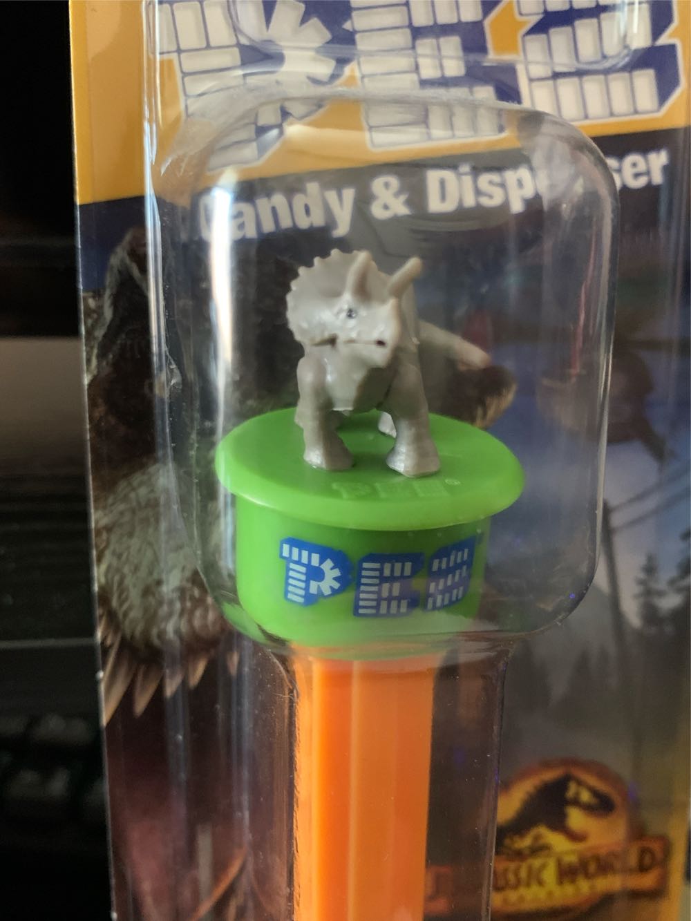 Jurassic World Dominion - Triceratops - Jurassic World: Dominion pez collectible [Barcode 073621735033] - Main Image 2