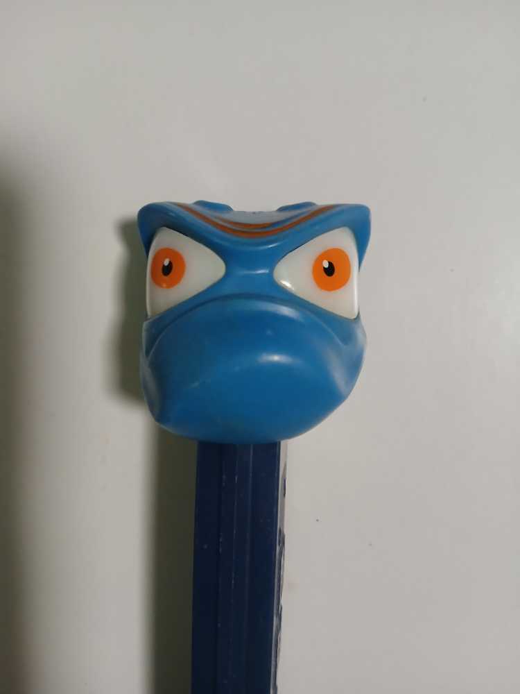 Bugz - Barney Beetle, missing antennas,blue head, orange eyes, blue stem  pez collectible - Main Image 2