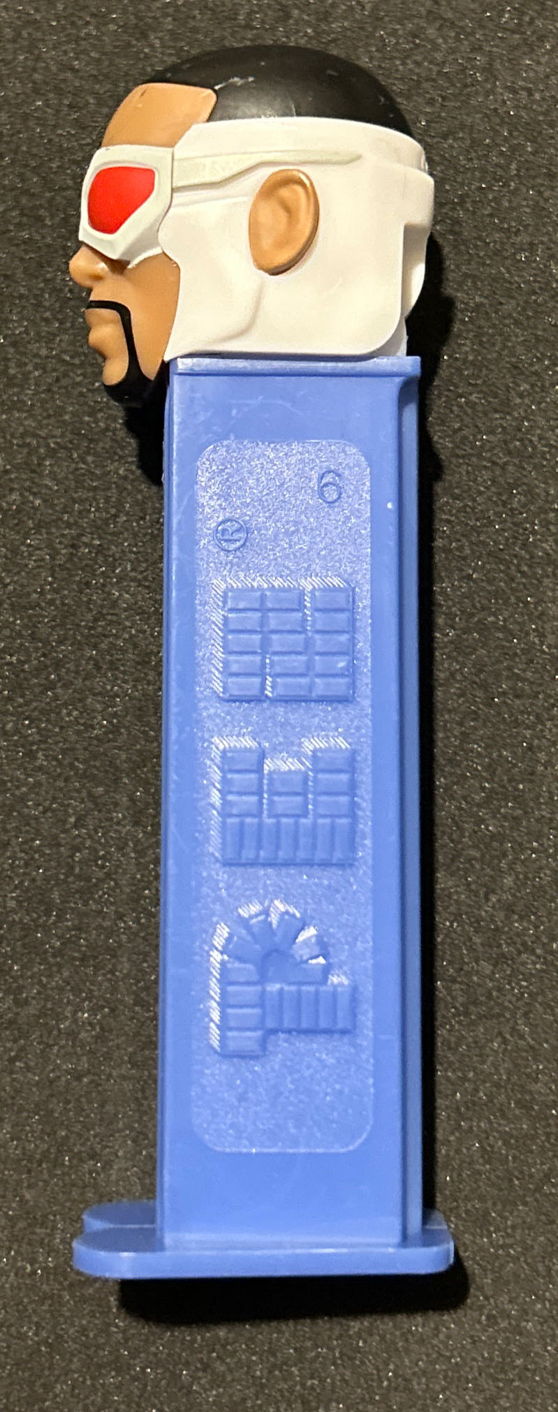 Marvel - Sam Wilson Captain America - Tv Show pez collectible [Barcode 073621091122] - Main Image 3