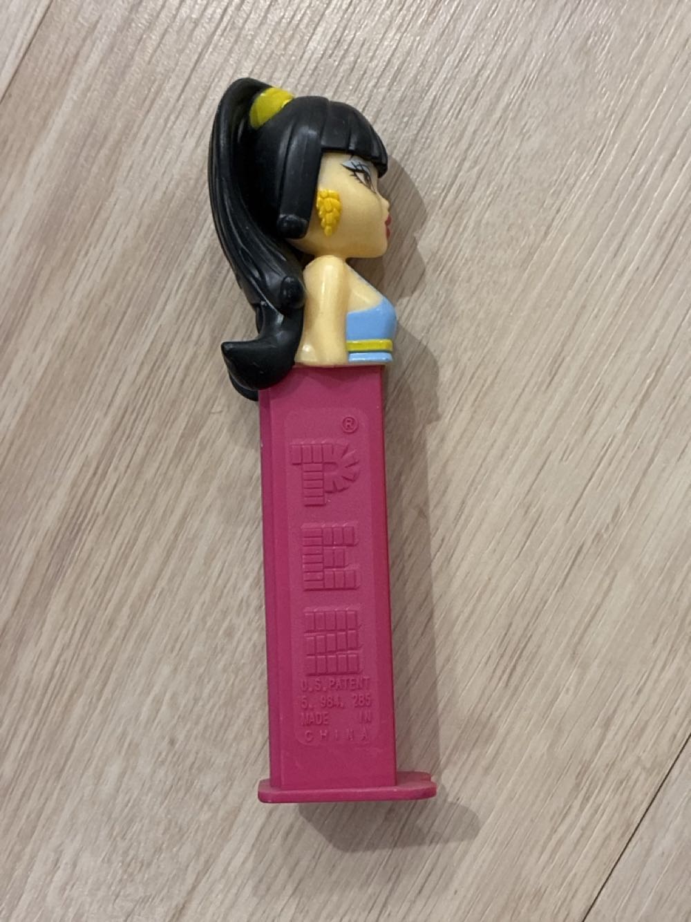 Bratz Jade - Bratz pez collectible [Barcode 073621090033] - Main Image 2