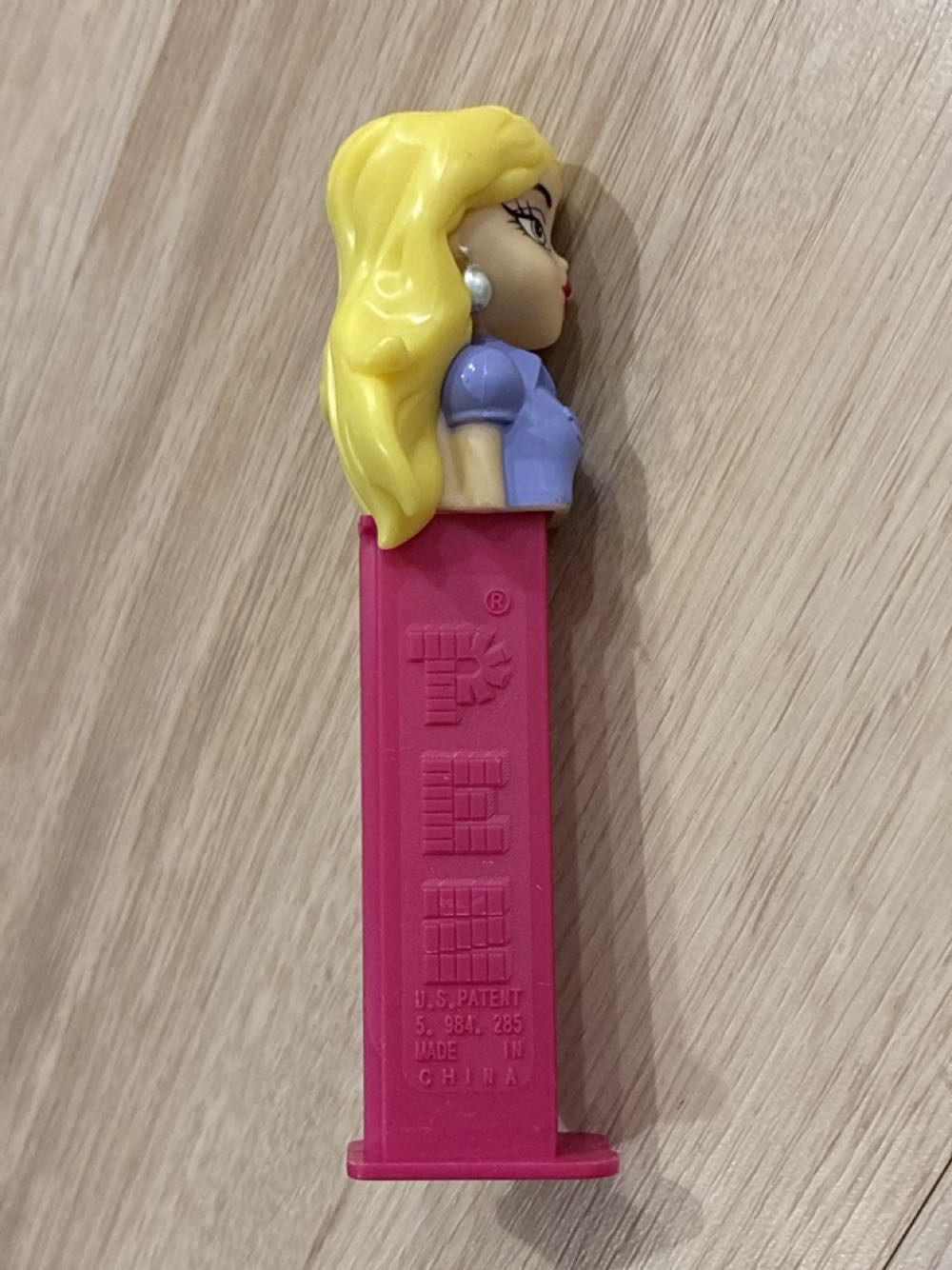 Bratz Cloe - Bratz pez collectible [Barcode 073621090033] - Main Image 2