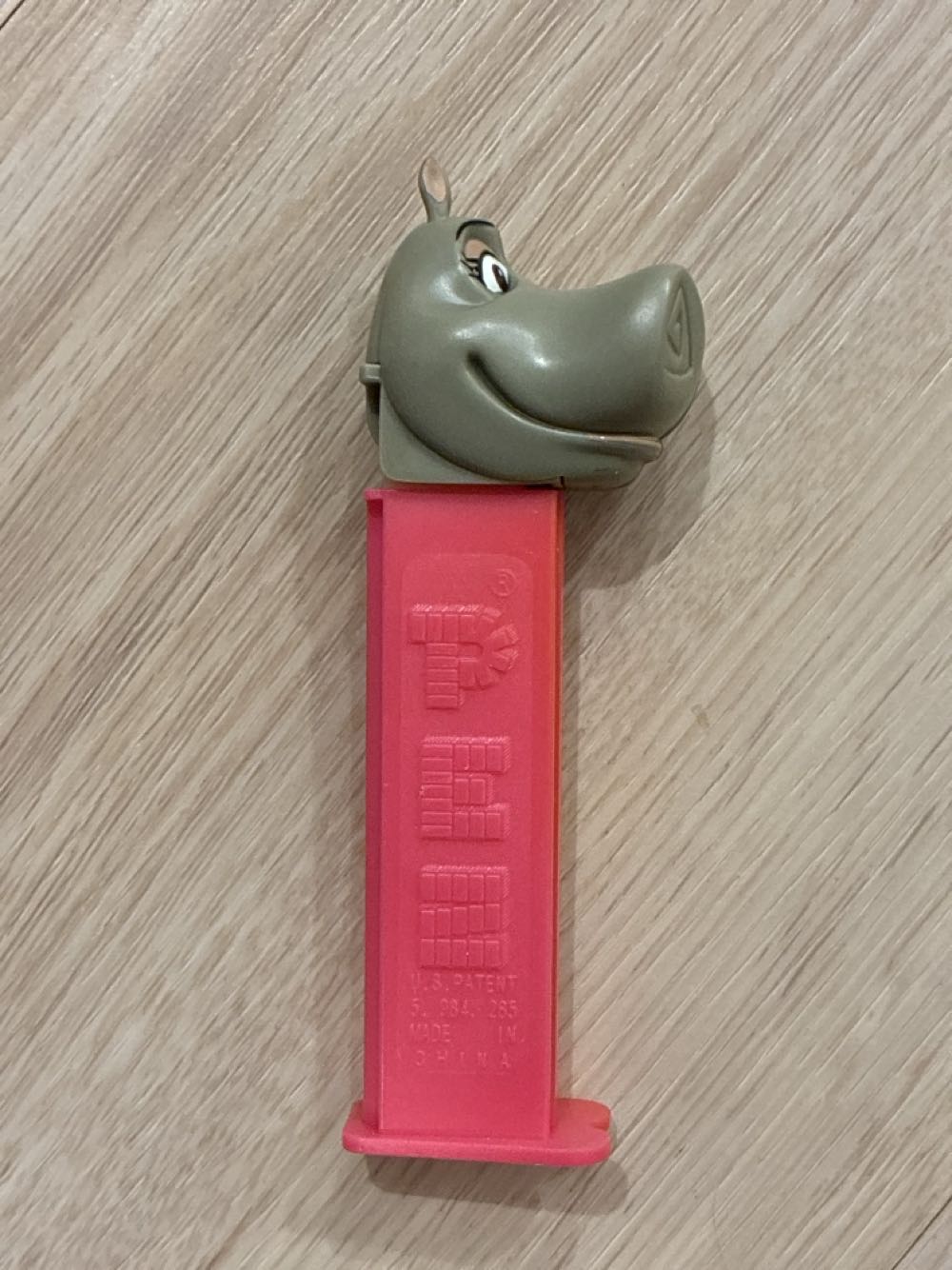 Gloria the Hippo - Madagascar pez collectible - Main Image 2
