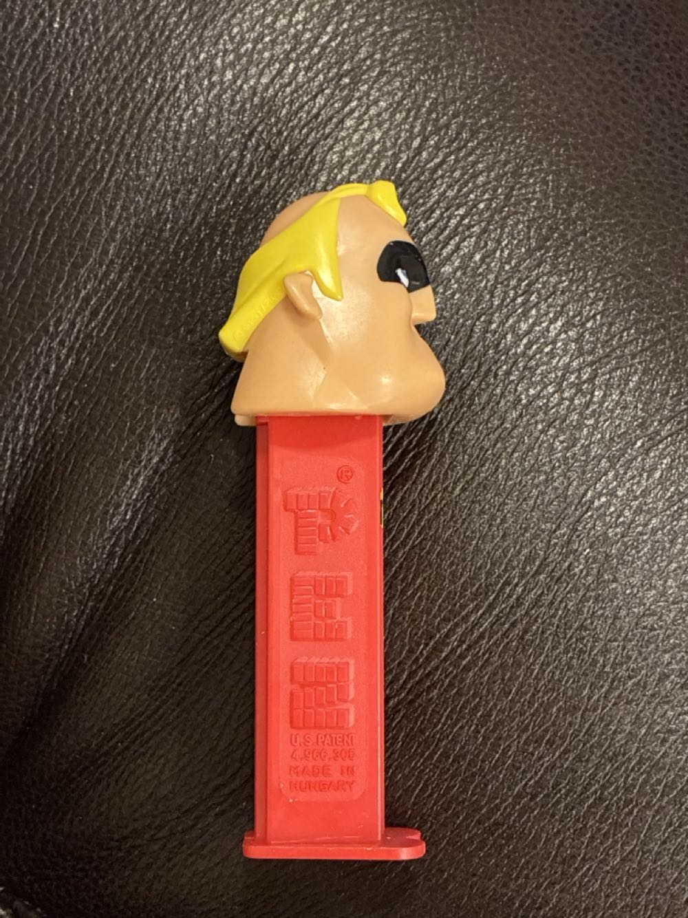 Mr. Incredible - Disney / Pixar - The Incredibles pez collectible [Barcode 780984995522] - Main Image 2