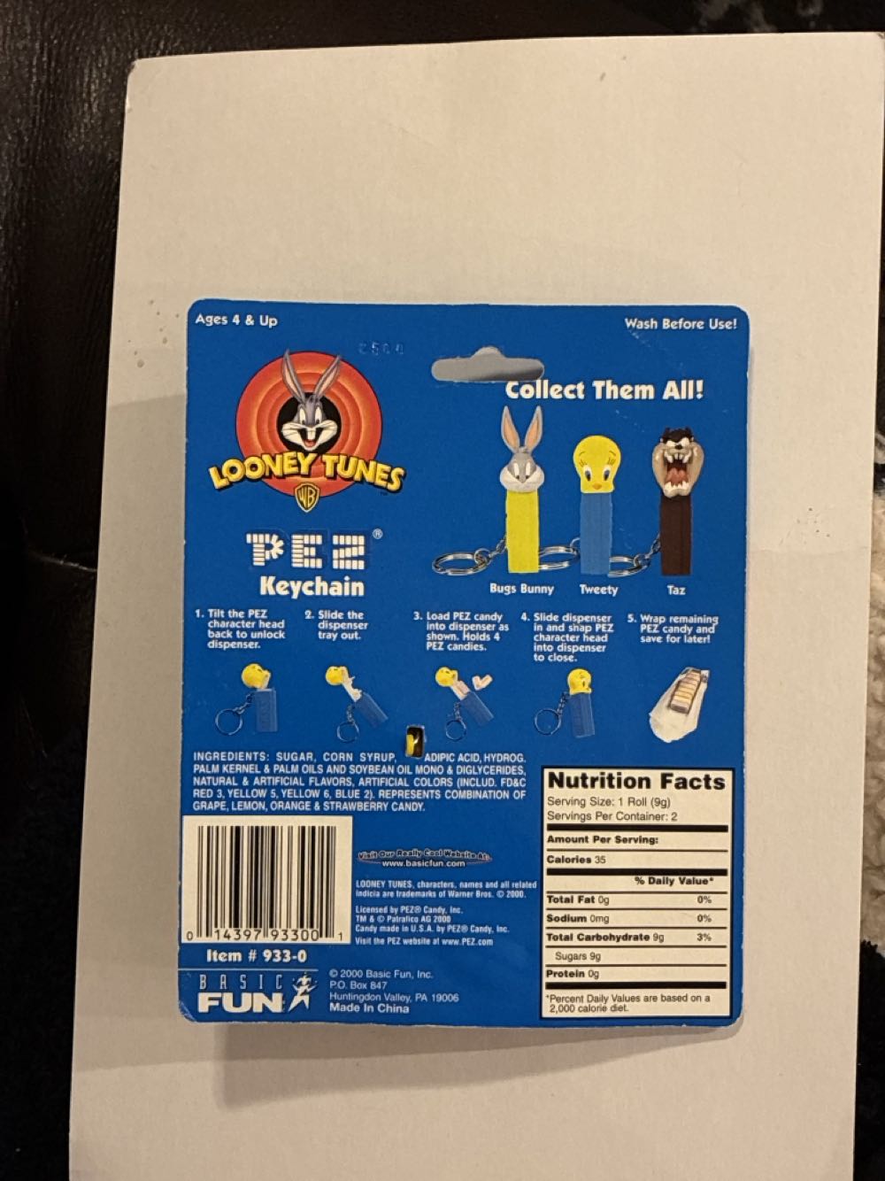 Mini Bugs Bunny Keychain - Looney Tunes pez collectible [Barcode 014397933001] - Main Image 2