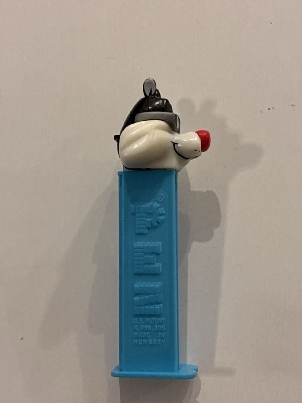 Sylvester the Cat (Sunglasses) - Looney Tunes pez collectible - Main Image 2