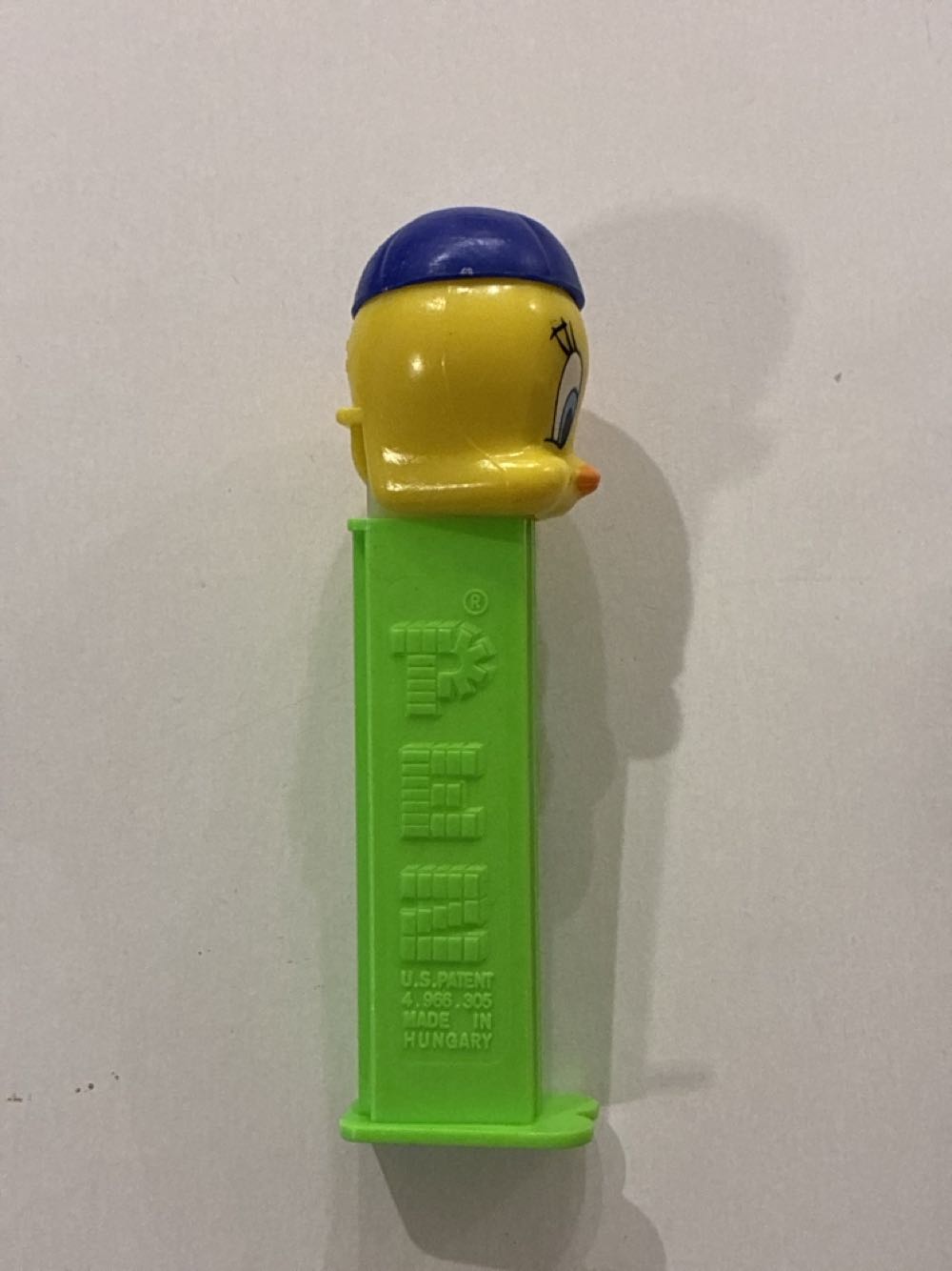 Tweety Bird (Baseball Cap) - Looney Tunes pez collectible - Main Image 2