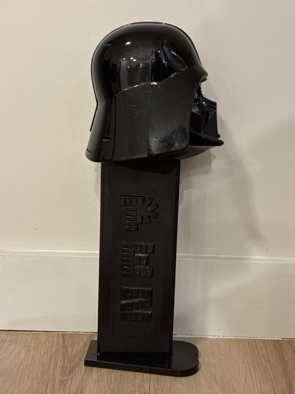 Darth Vader (Giant) - Giant Pez Candy Roll Dispenser pez collectible [Barcode 073621018037] - Main Image 2
