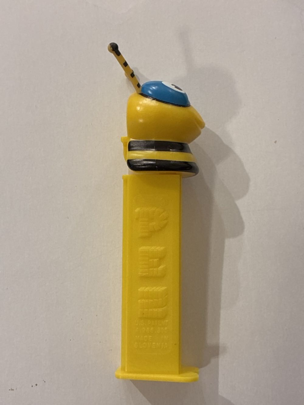 Bugz Bee - Bugz Life pez collectible - Main Image 2