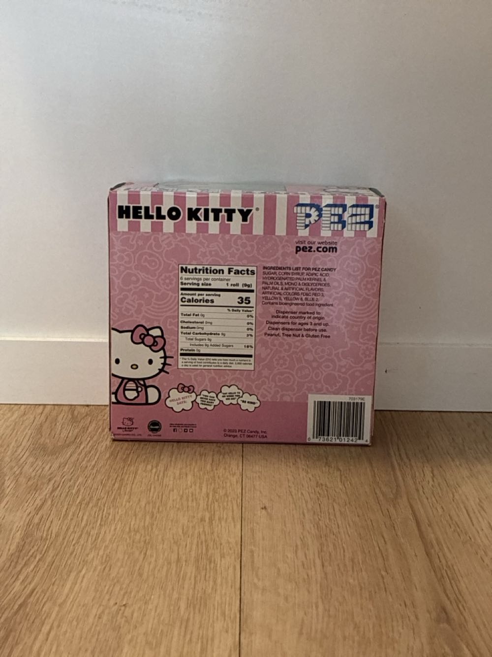 Hello Kitty Box Set (Hello Kitty & Hello Kitty Puppy) - Hello Kitty - Boxset pez collectible [Barcode 073621012424] - Main Image 2
