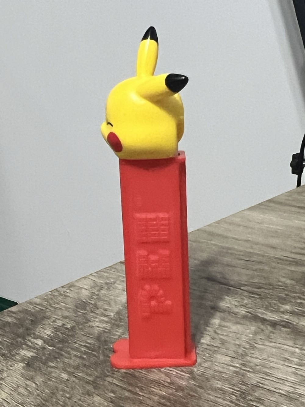 Pikachu B (Happy) - Pokemon pez collectible - Main Image 3