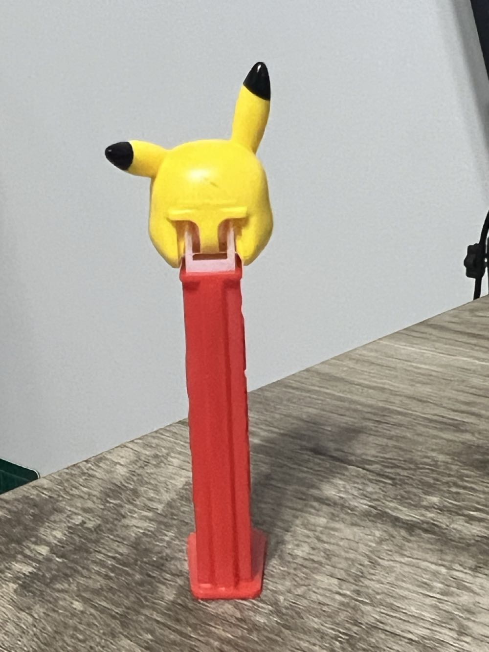 Pikachu B (Happy) - Pokemon pez collectible - Main Image 4