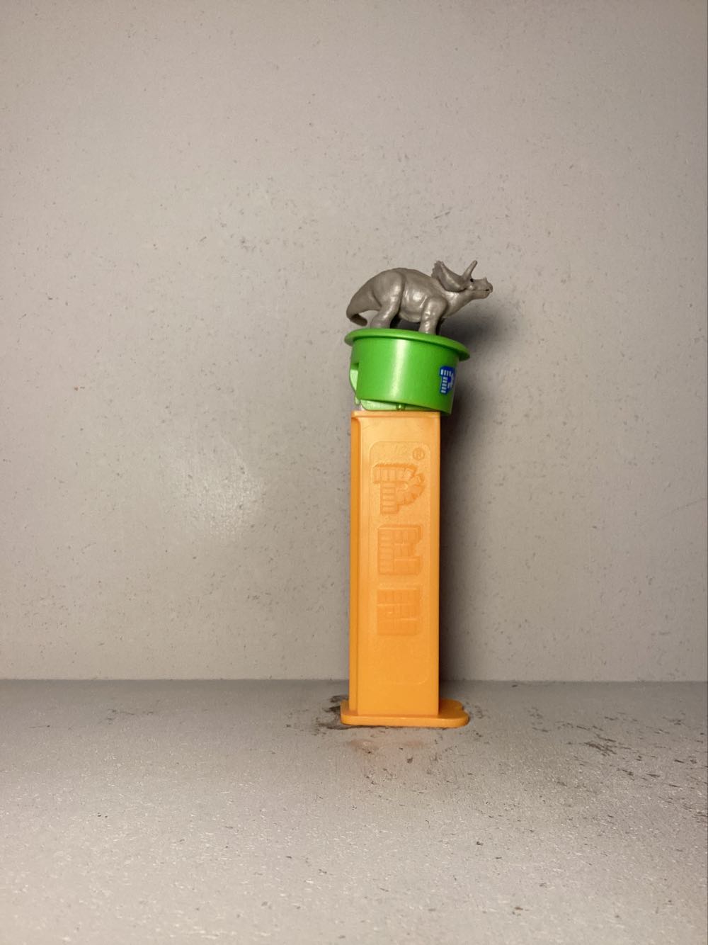 Jurassic World - Click ‘N’ Play - Triceratops  - Licenced Characters pez collectible - Main Image 2