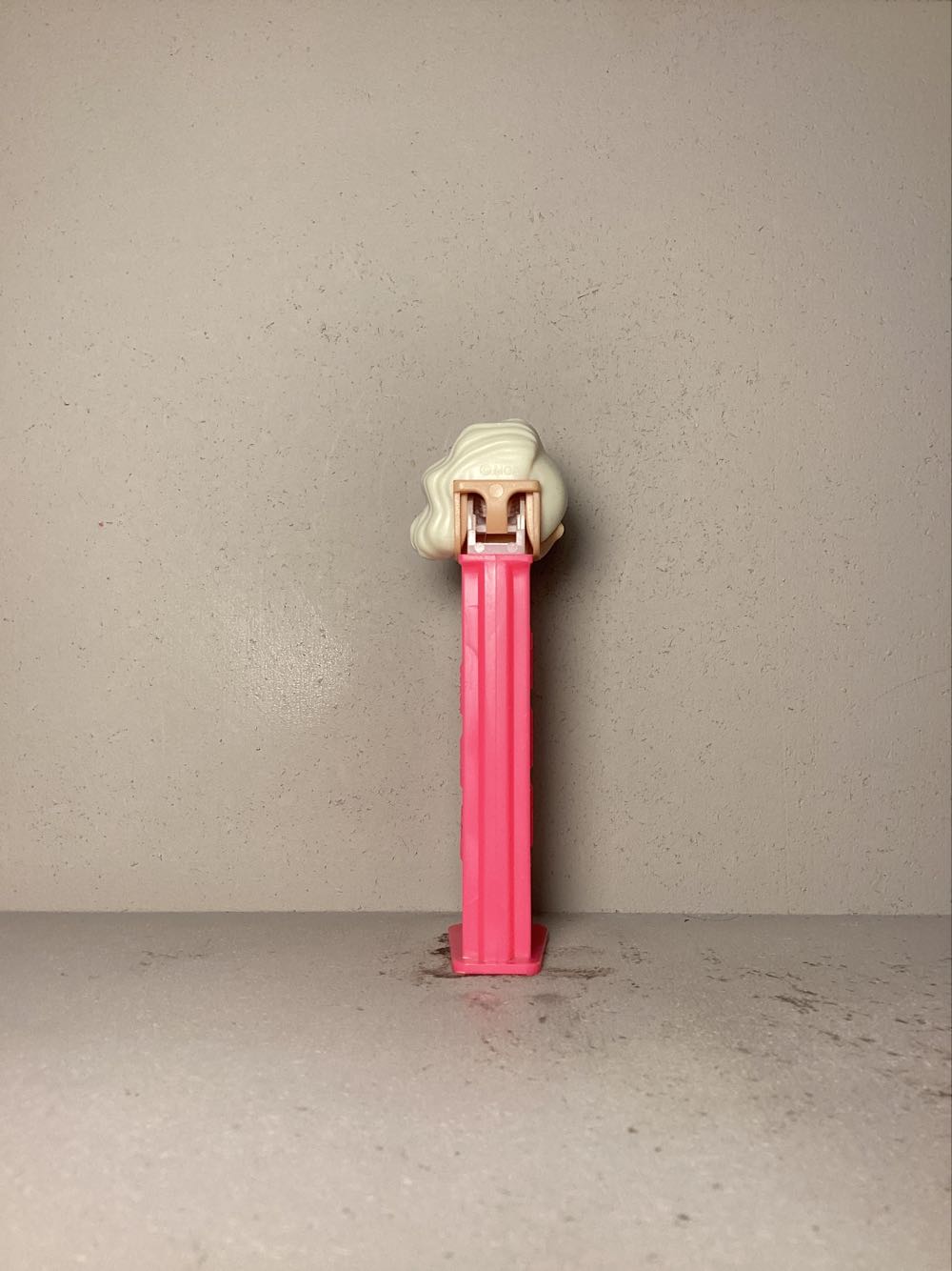 L.O.L. Surprise! -Series 1 - Licenced Characters pez collectible - Main Image 3