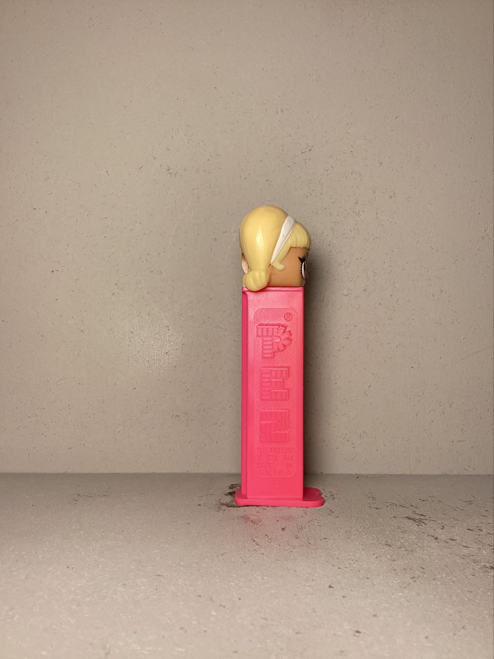 L.O.L. Surprise! -Series 2 - Licenced Characters pez collectible - Main Image 2