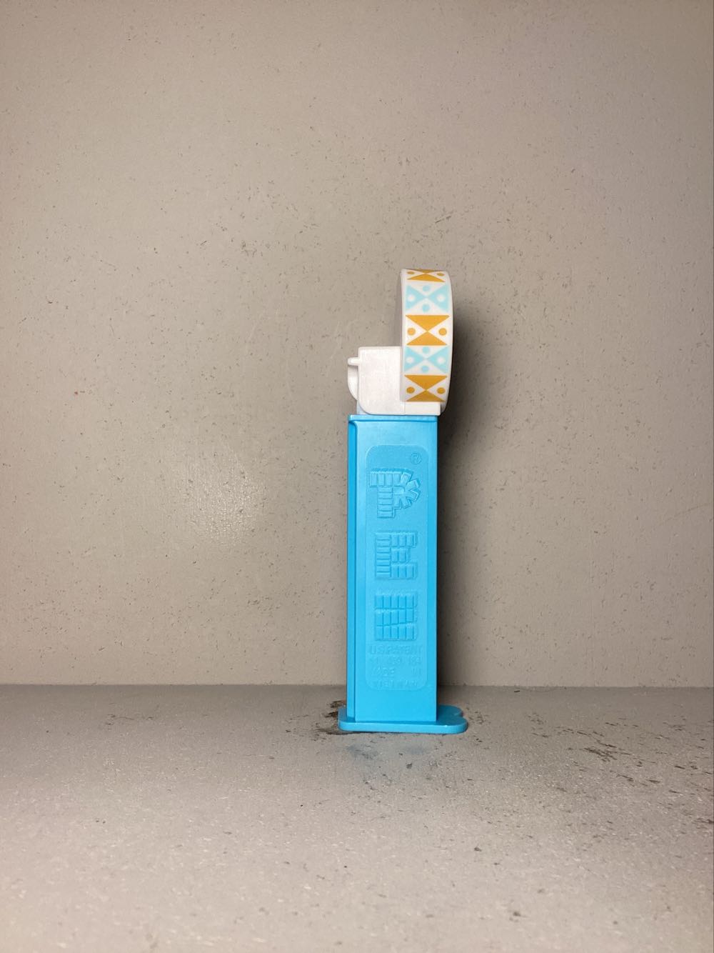 Disney Parks - It’s a Small World Clock - Licenced Characters pez collectible - Main Image 2