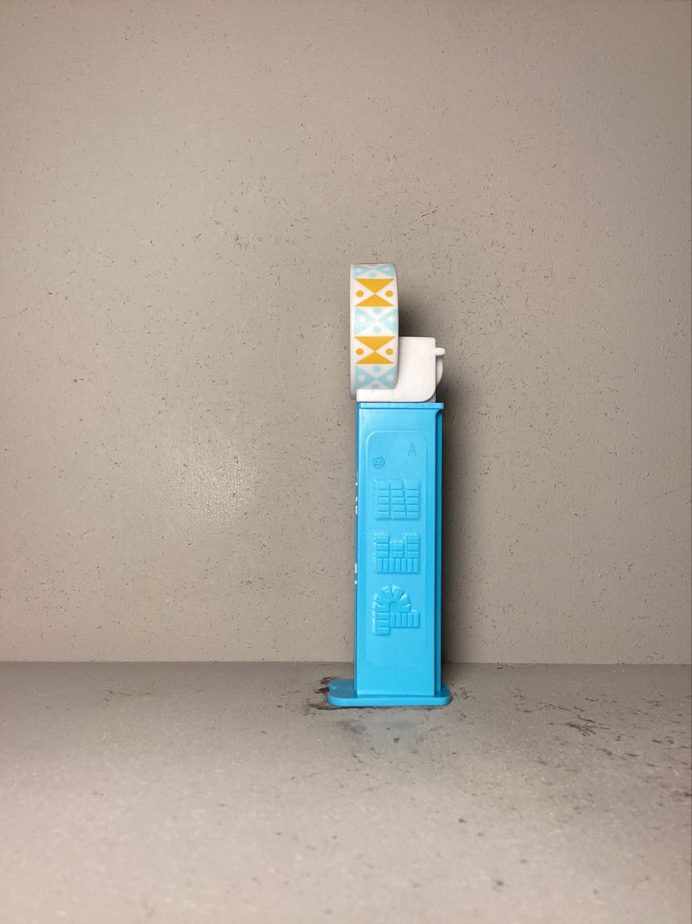 Disney Parks - It’s a Small World Clock - Licenced Characters pez collectible - Main Image 4