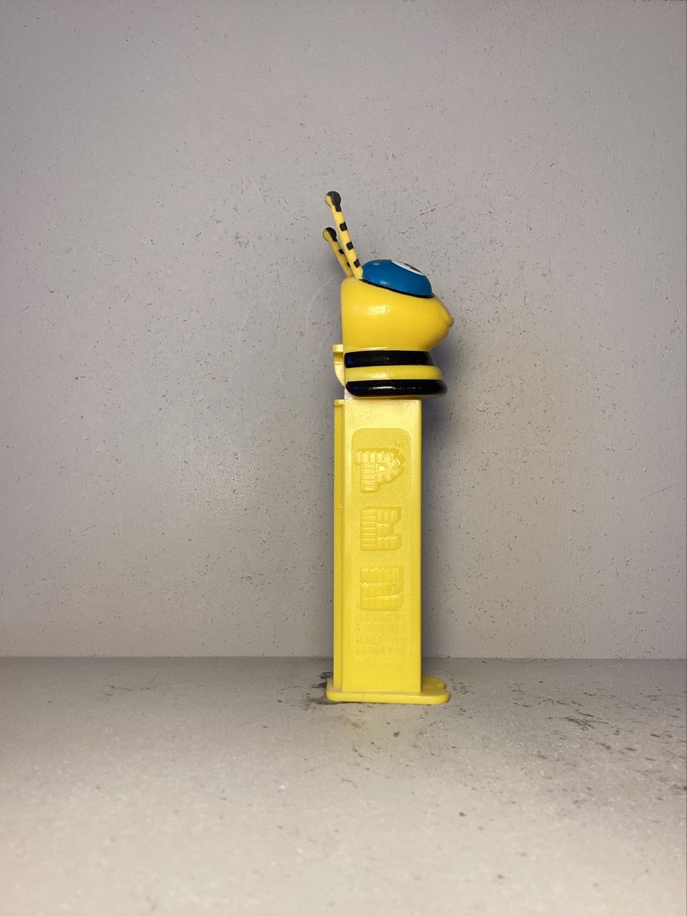 Bugz - Licenced Characters pez collectible - Main Image 2